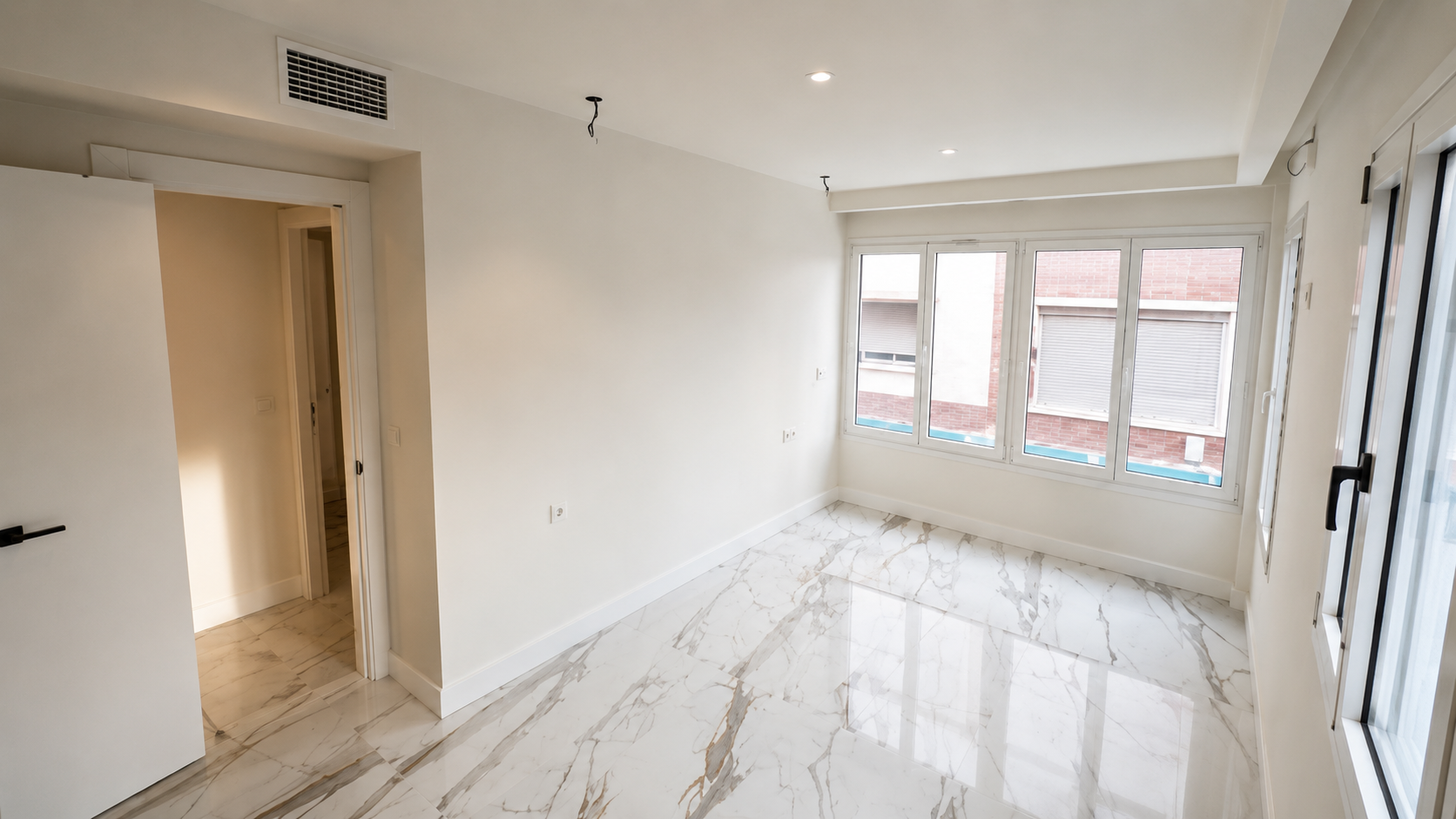 Exclusive Renovated 3-Bedroom Apartment for Sale in Cruz del Humilladero - View 9
