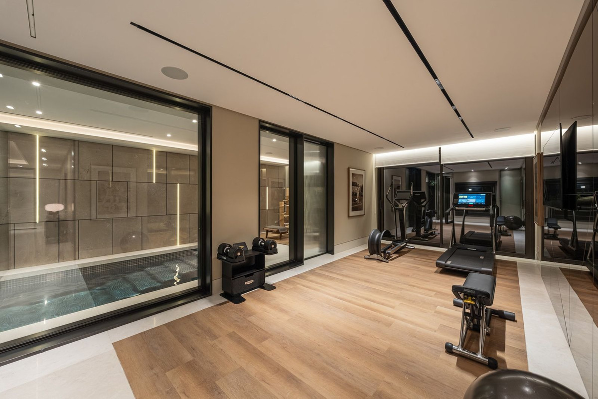 Marbella Hill Club Bespoke Mansion - View 28