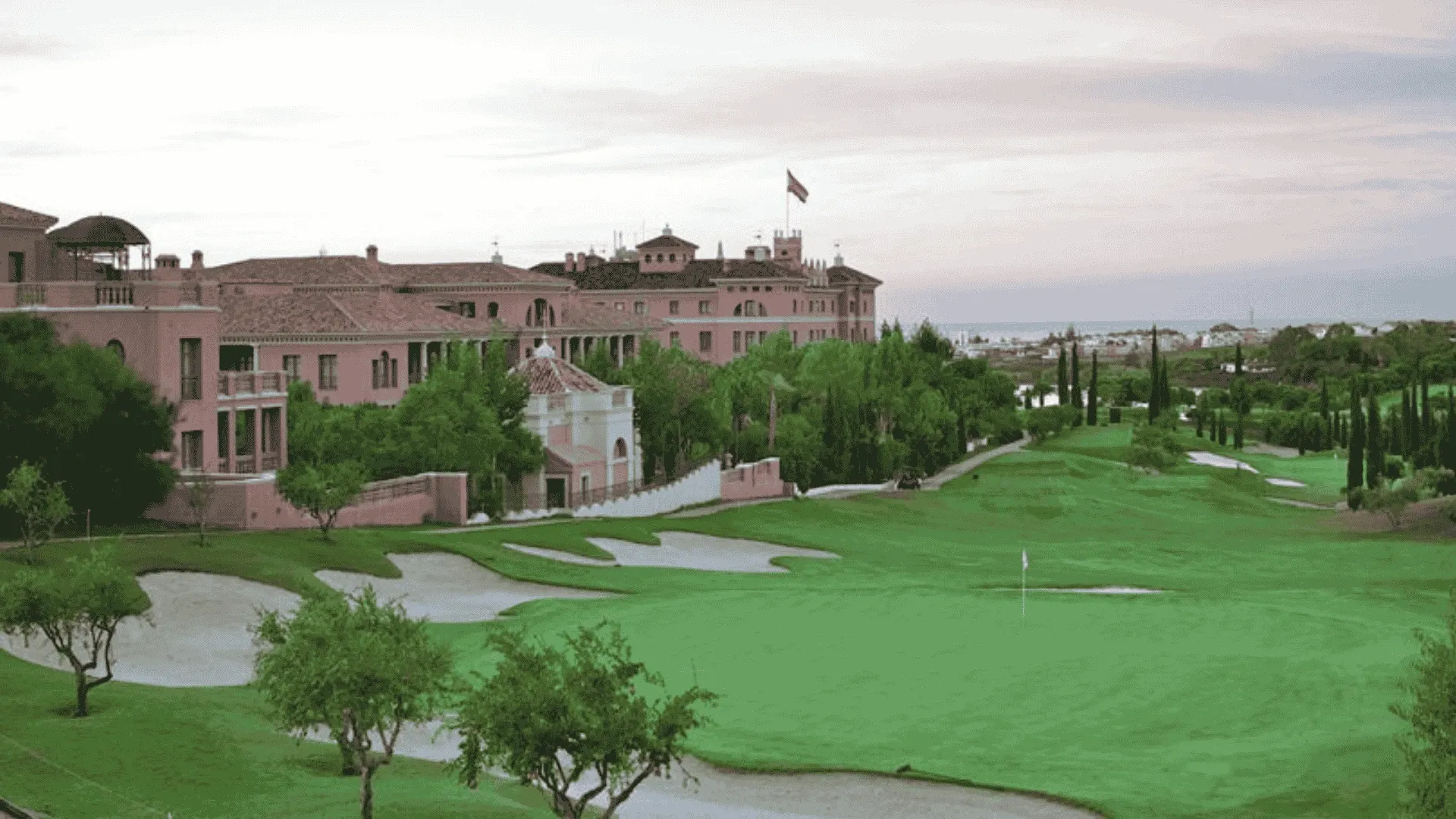 40,106 m² luxury hotel & resort in Costa del Sol - View 11