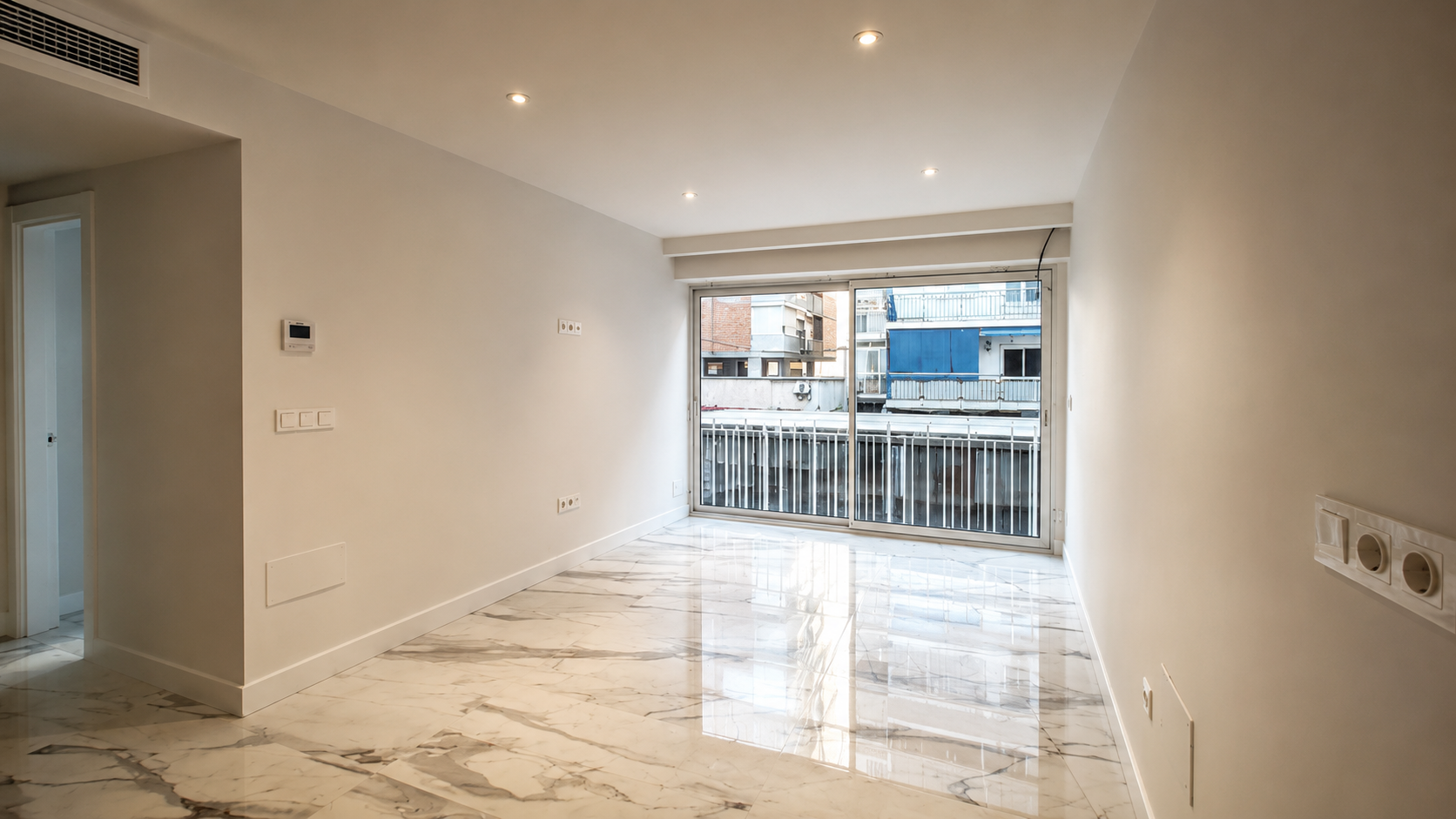 Exclusive Renovated 3-Bedroom Apartment for Sale in Cruz del Humilladero - View 11