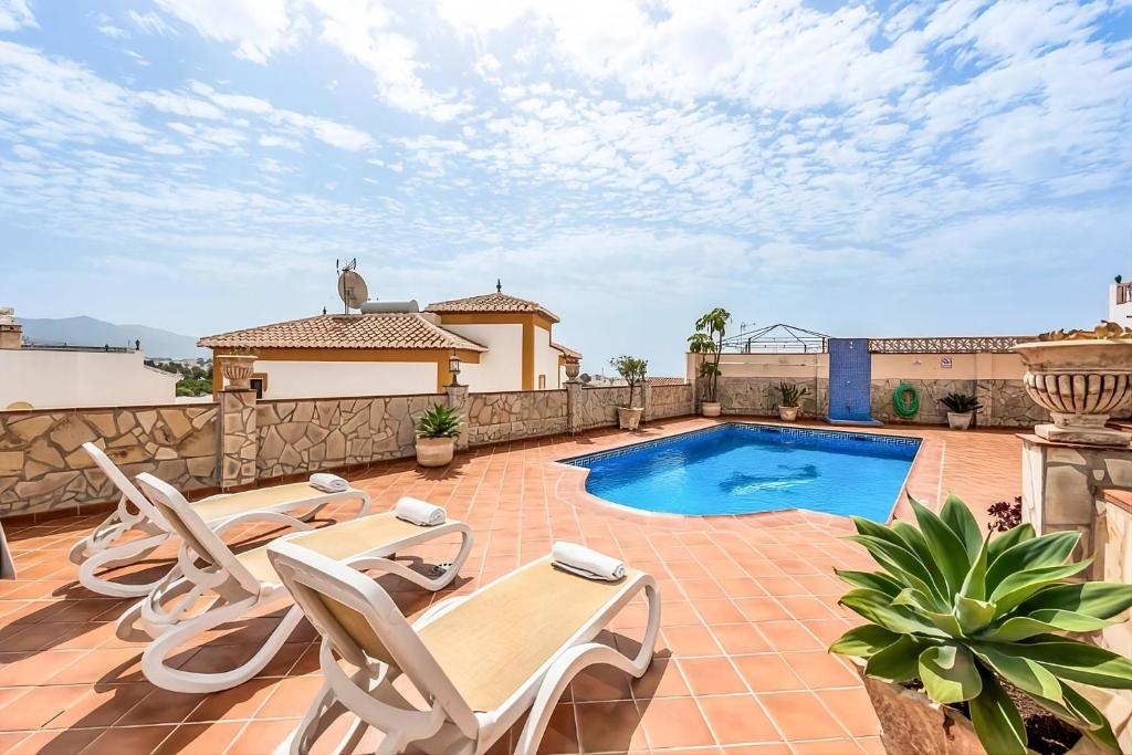Villa with Private Pool and Sea Views in Nerja - View 12