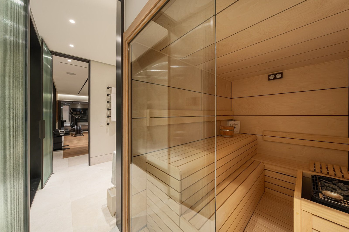 Marbella Hill Club Bespoke Mansion - View 29