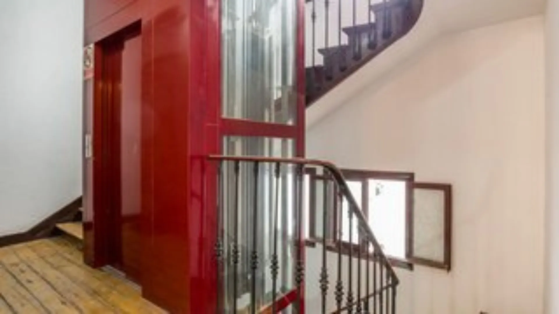 Bright & Spacious 3-Bedroom Apartment in the Heart of Madrid – Your Dream Home Awaits! - View 10