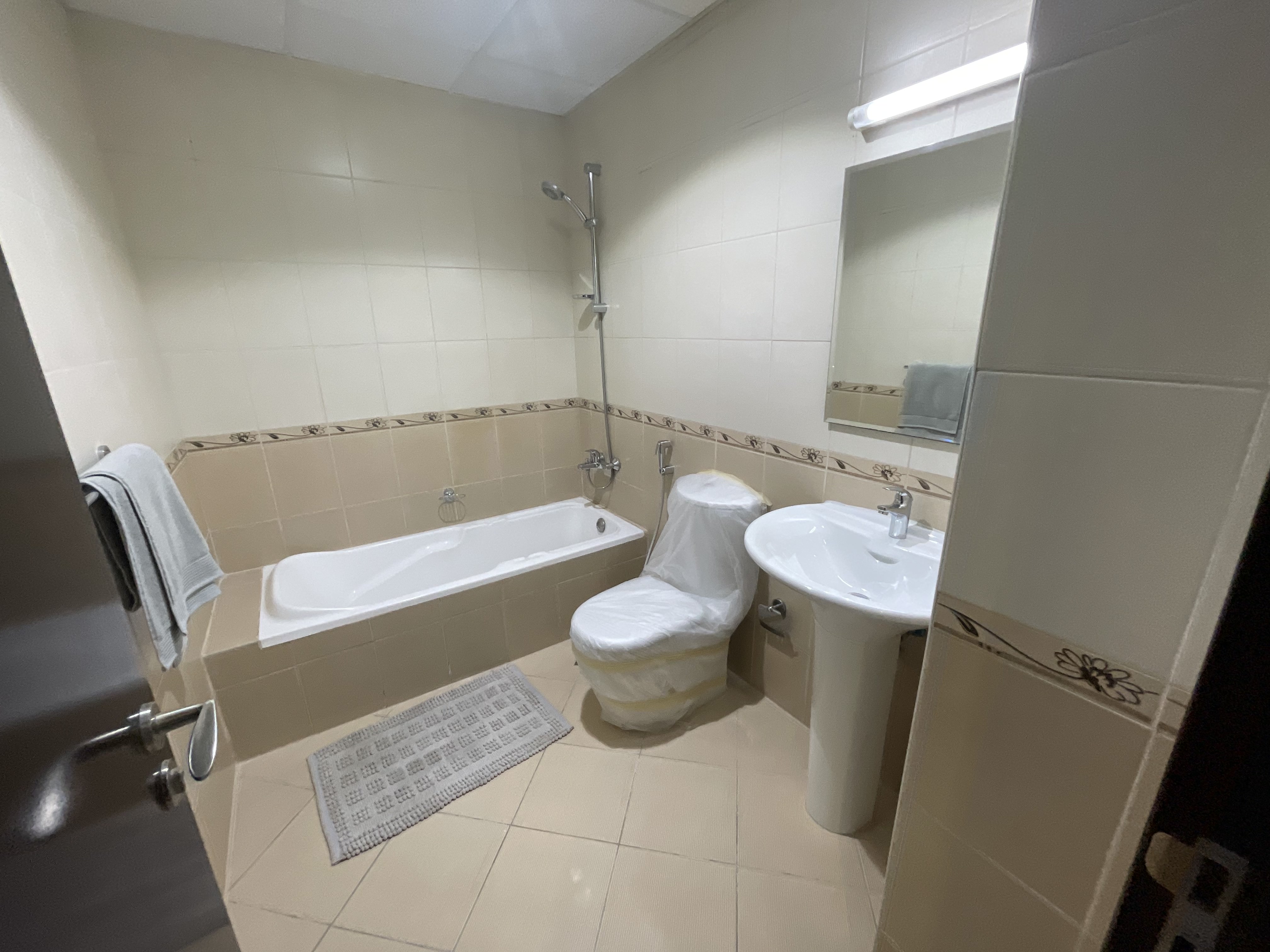 Unfurnished | Spacious Layout | Well Maintained - View 9
