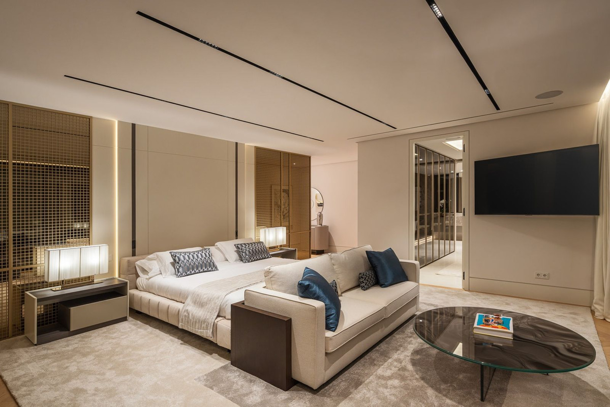 Marbella Hill Club Bespoke Mansion - View 17