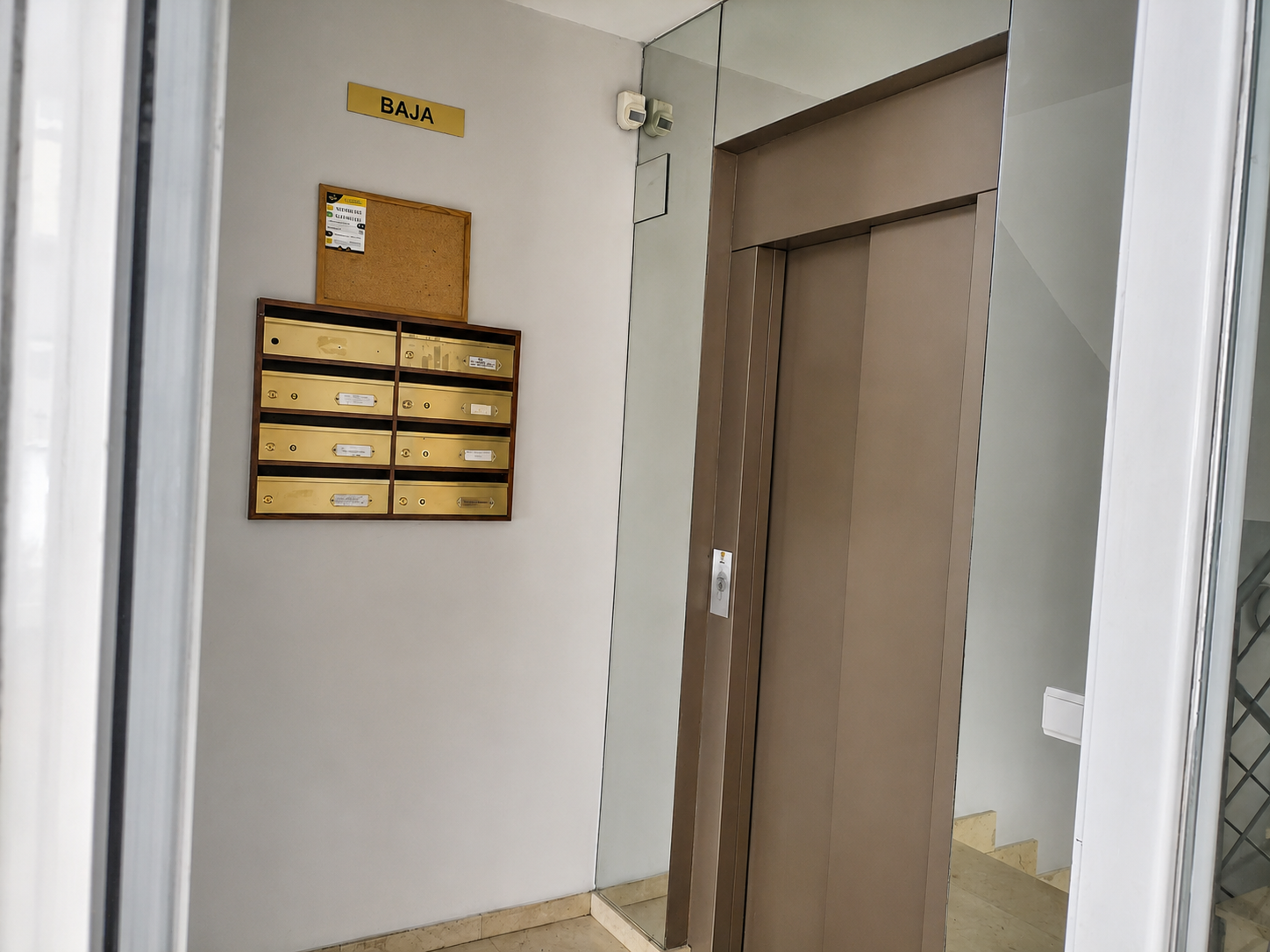TOP-FLOOR APARTMENT WITH PRIVATE TERRACE - View 13