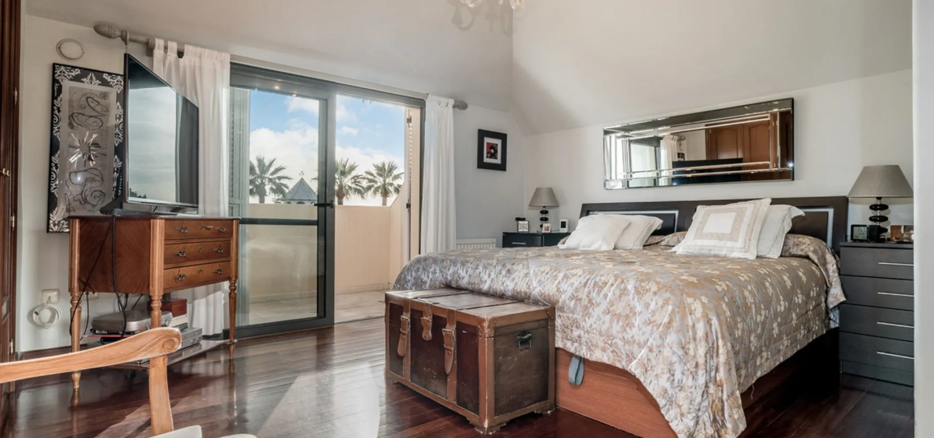 260 m² penthouse for sales in malaga - View 8