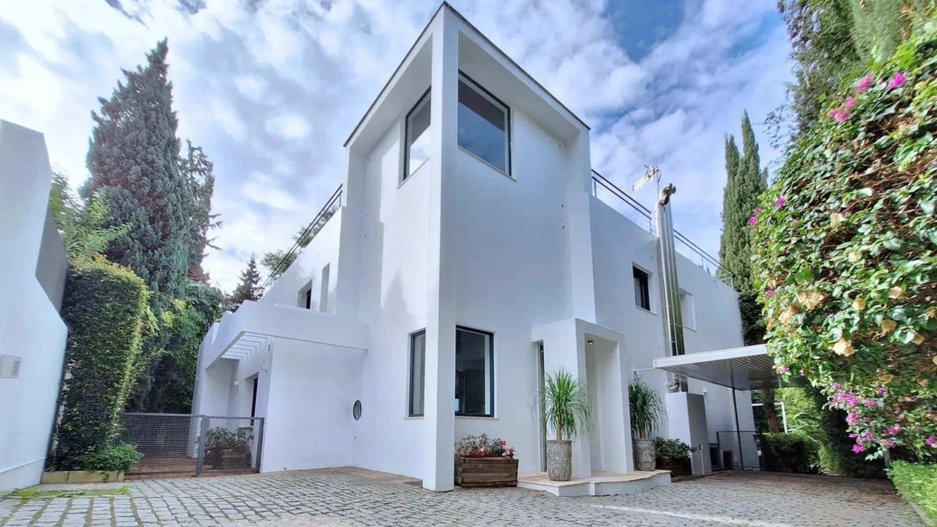 290 m2 villa for sale in Marbella - View 9