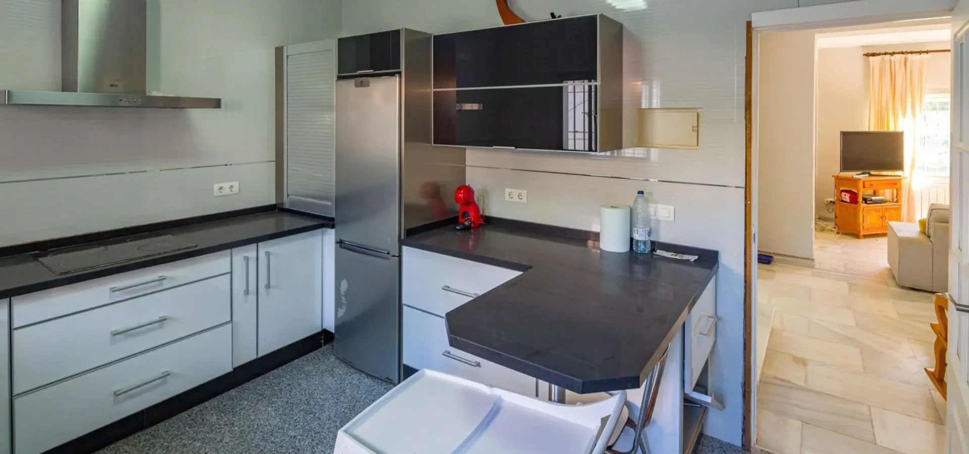 228 m² villa for sale in Marbella - View 8