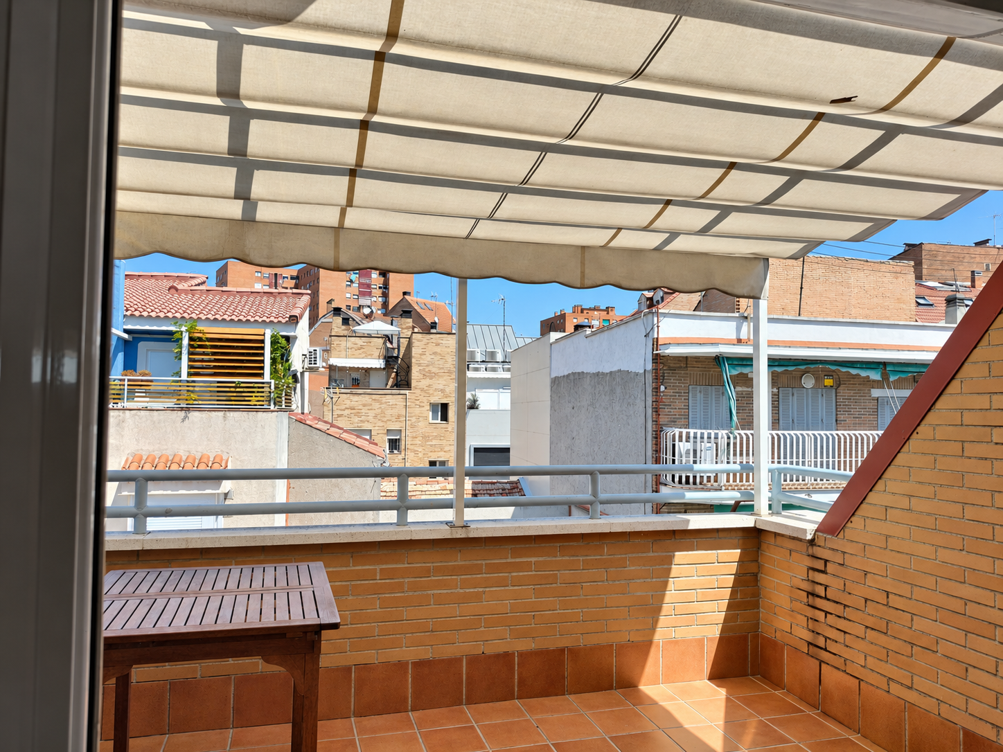 TOP-FLOOR APARTMENT WITH PRIVATE TERRACE - View 7