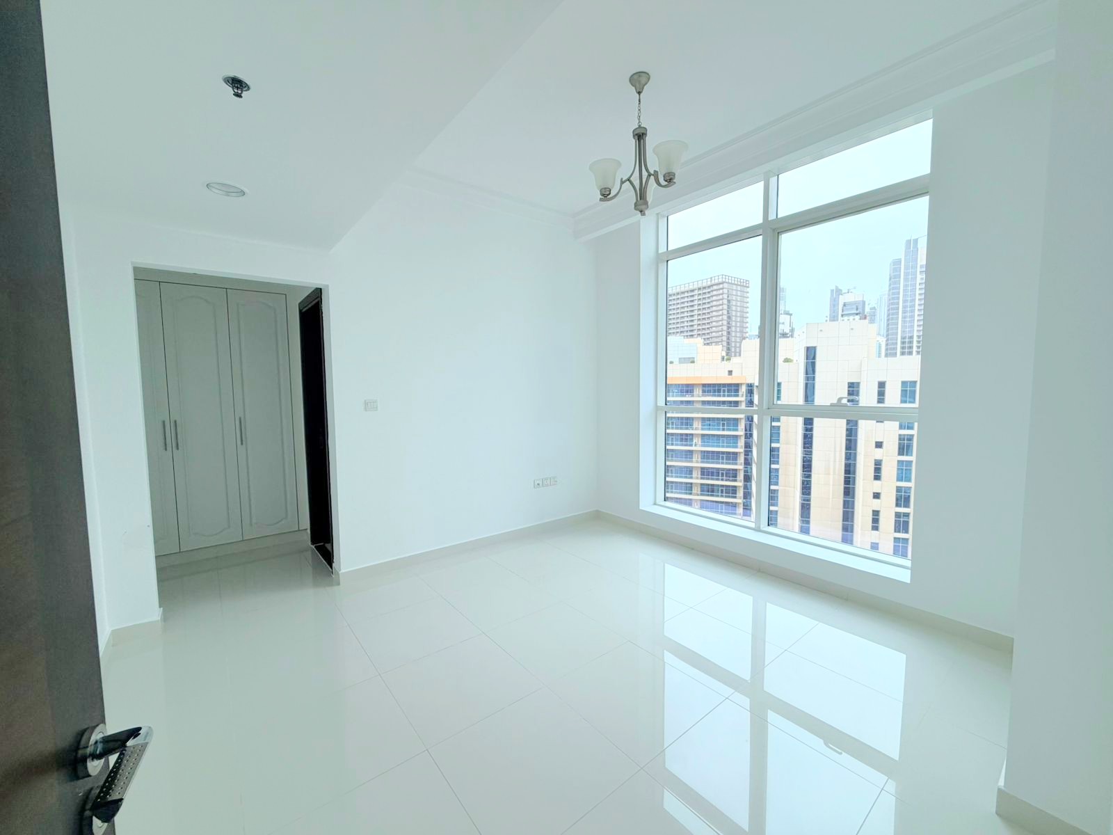 Burj Khalifa View | Spacious Layout | Vacant - View 18