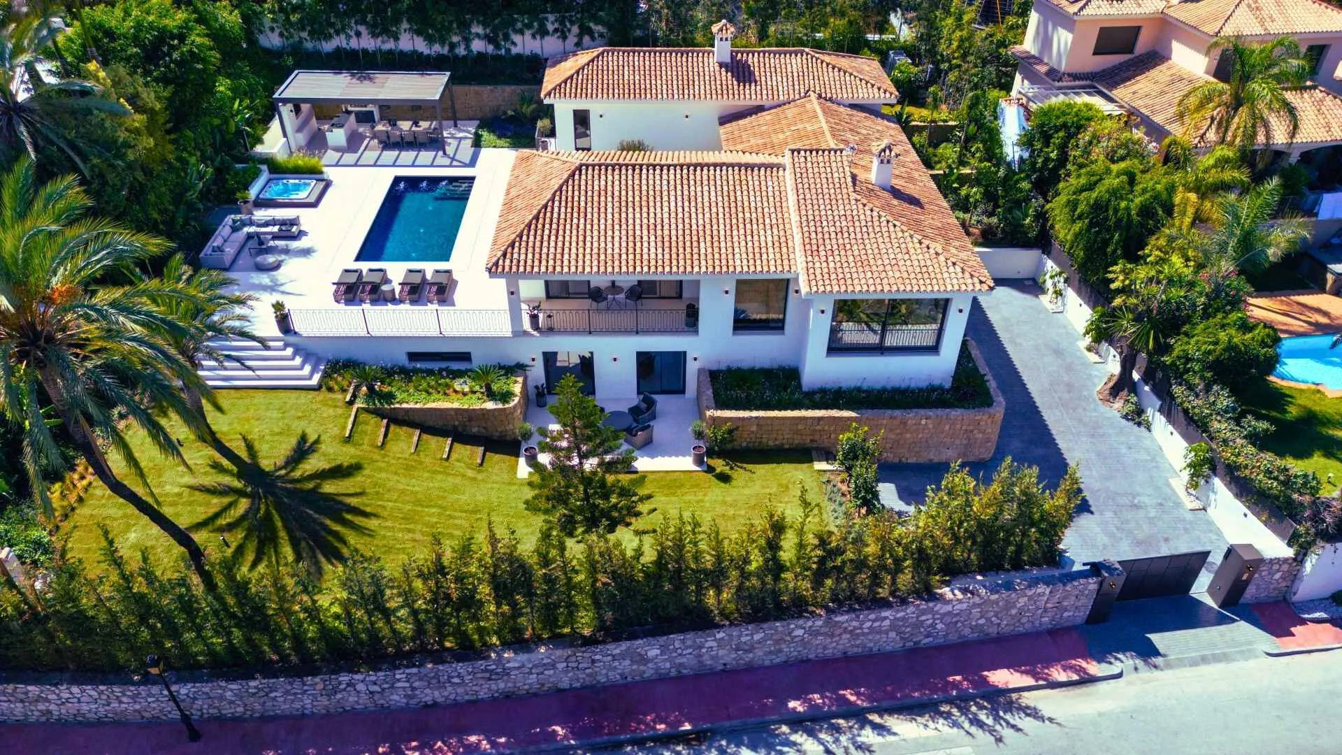 Luxury 5-Bed Villa with Sea Views – Marbella - View 9