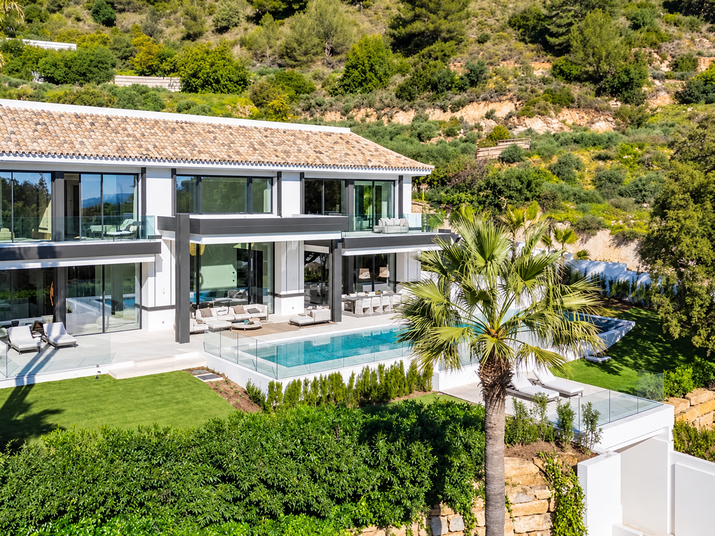 Contemporary Architectural Masterpiece in Cascada de Camoján, Marbella - View 12