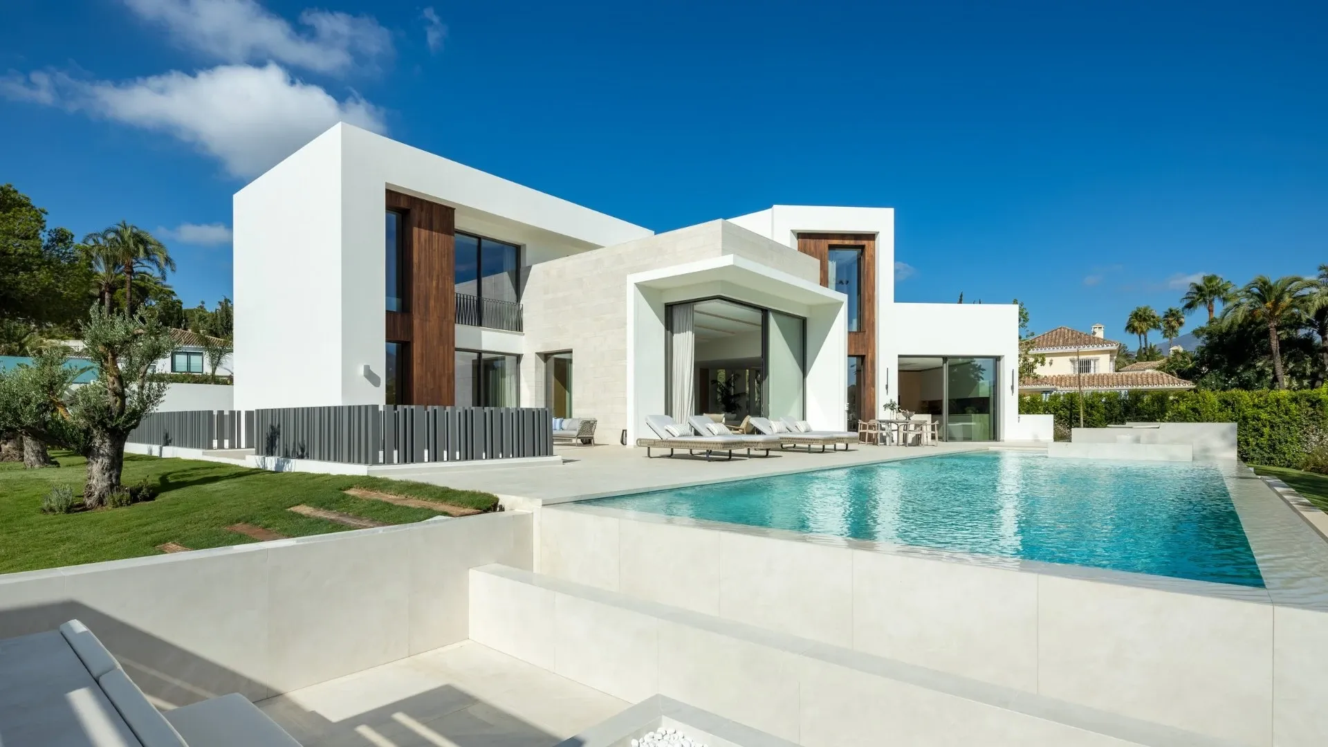 Stunning Contemporary Villa for Sale in Andalucía - View 11