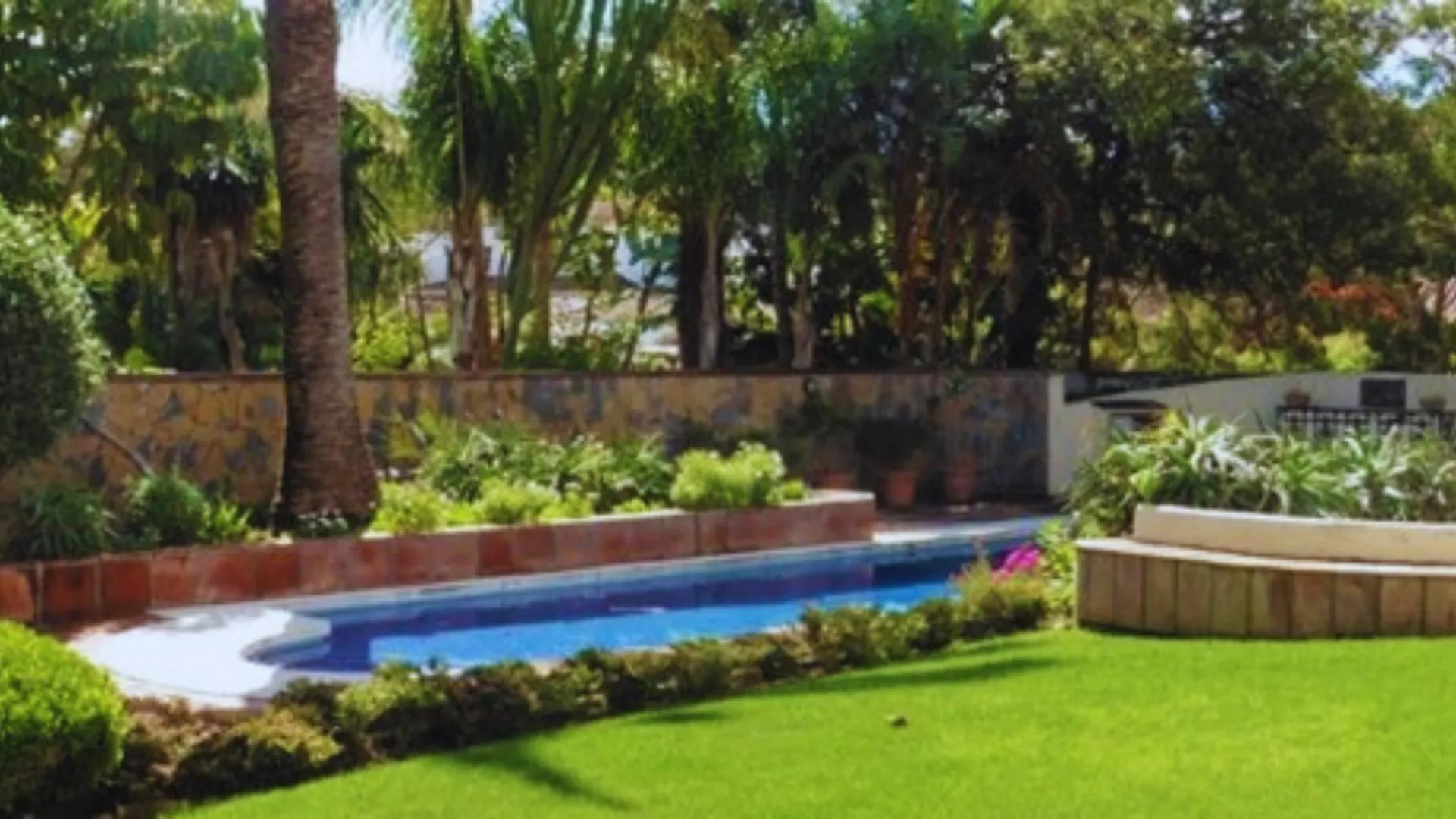 Exclusive 4-Bedroom Villa with Private Pool in Cadiz - View 9