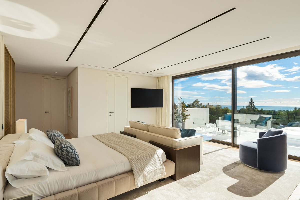 Marbella Hill Club Bespoke Mansion - View 14