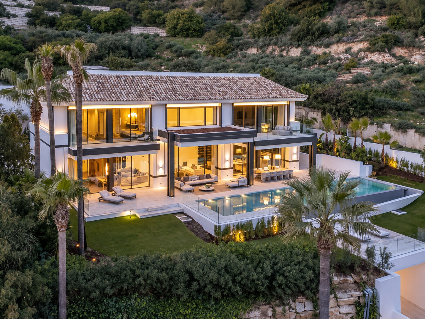 Contemporary Architectural Masterpiece in Cascada de Camoján, Marbella - View 11