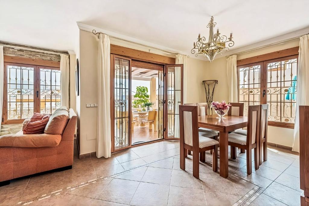 Villa with Private Pool and Sea Views in Nerja - View 8