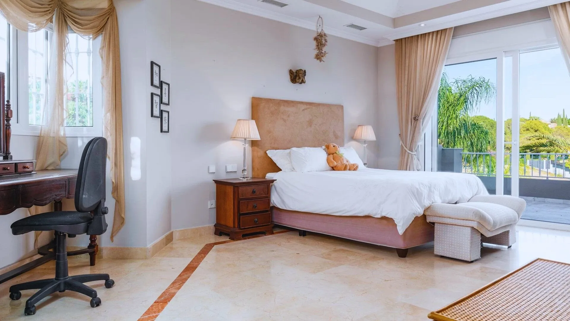 Luxurious Andalusian Mansion for Sale with Stunning Golf Valley and Sea Views - View 8