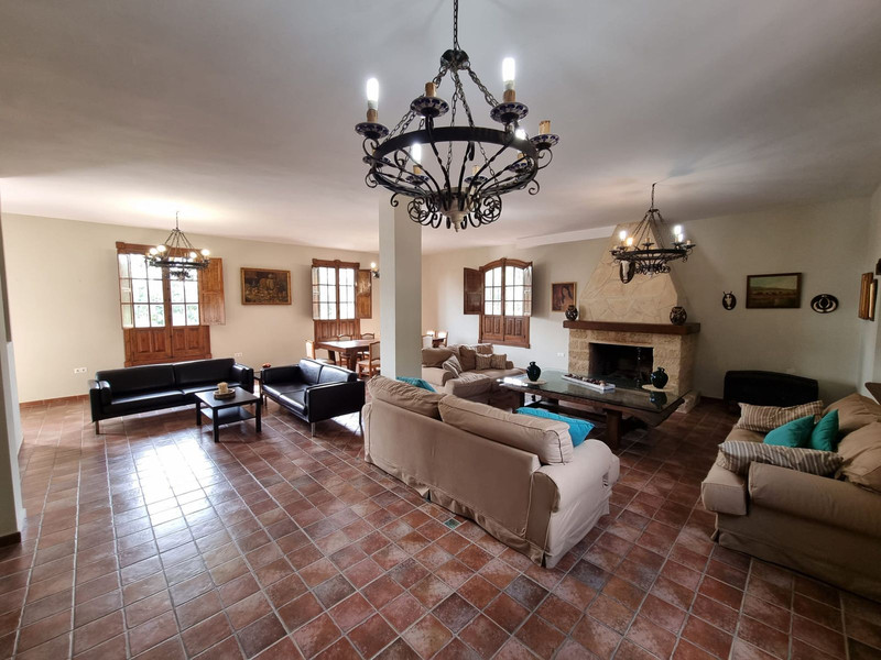 Exclusive Luxury Country Estate with Event Venue - View 12