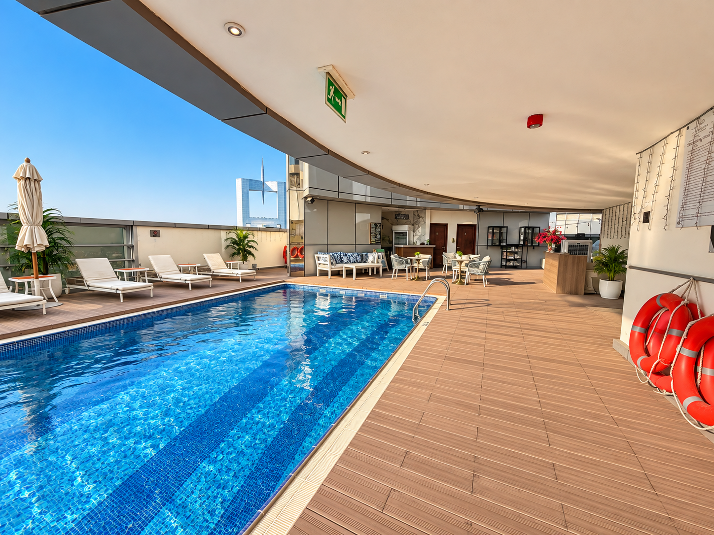 Rooftop Bar Lounge | Prime Location | Ready