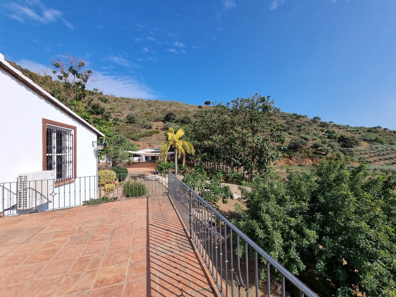 Exclusive Luxury Country Estate with Event Venue - View 8