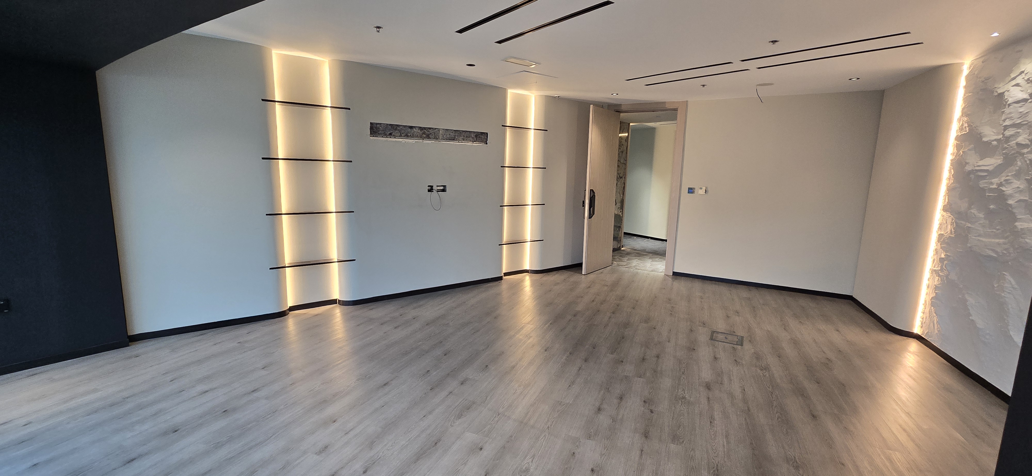 Fully Fitted | Prime Location | Ready to Move - View 9