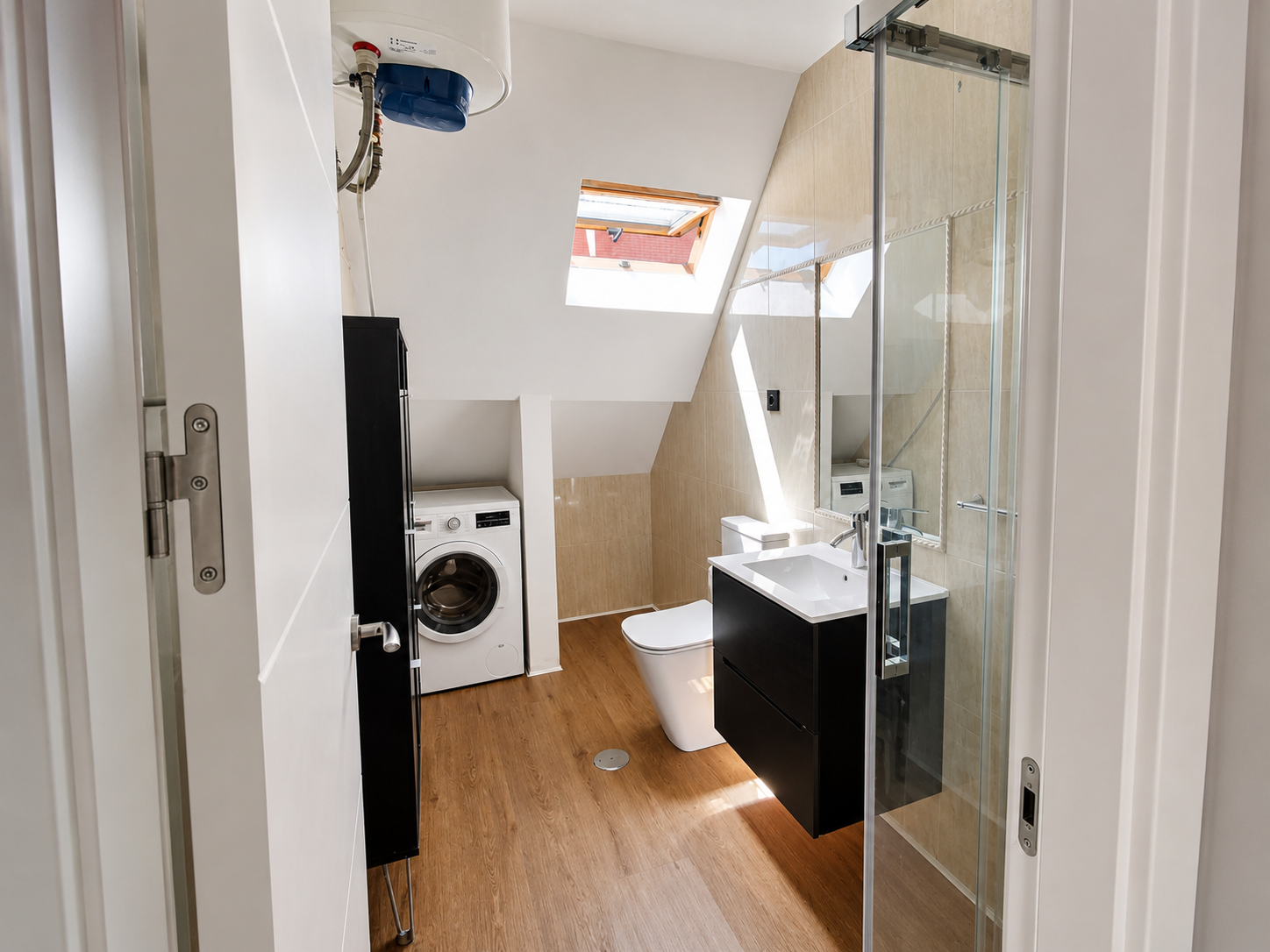 TOP-FLOOR APARTMENT WITH PRIVATE TERRACE - View 14