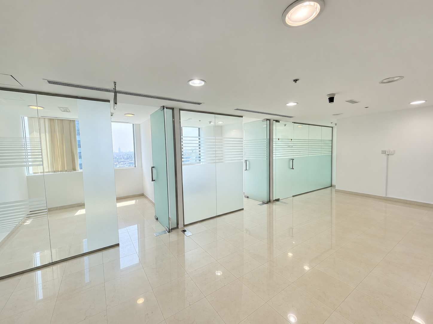 Fully Fitted Office | Glass Partitions | Vacant - View 10