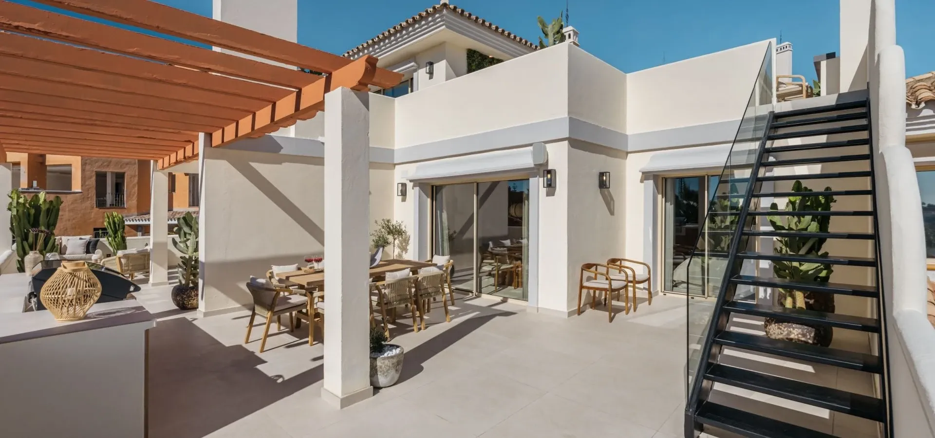 Elegant Duplex Penthouse for Sale in Nueva Andalucía - View 11