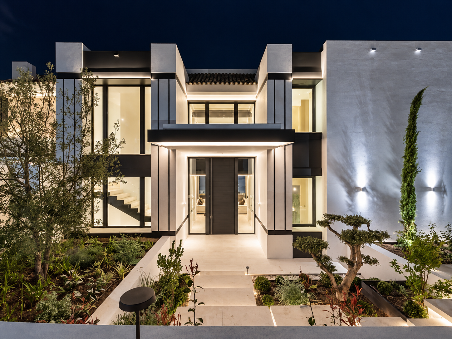 Contemporary Architectural Masterpiece in Cascada de Camoján, Marbella - View 8