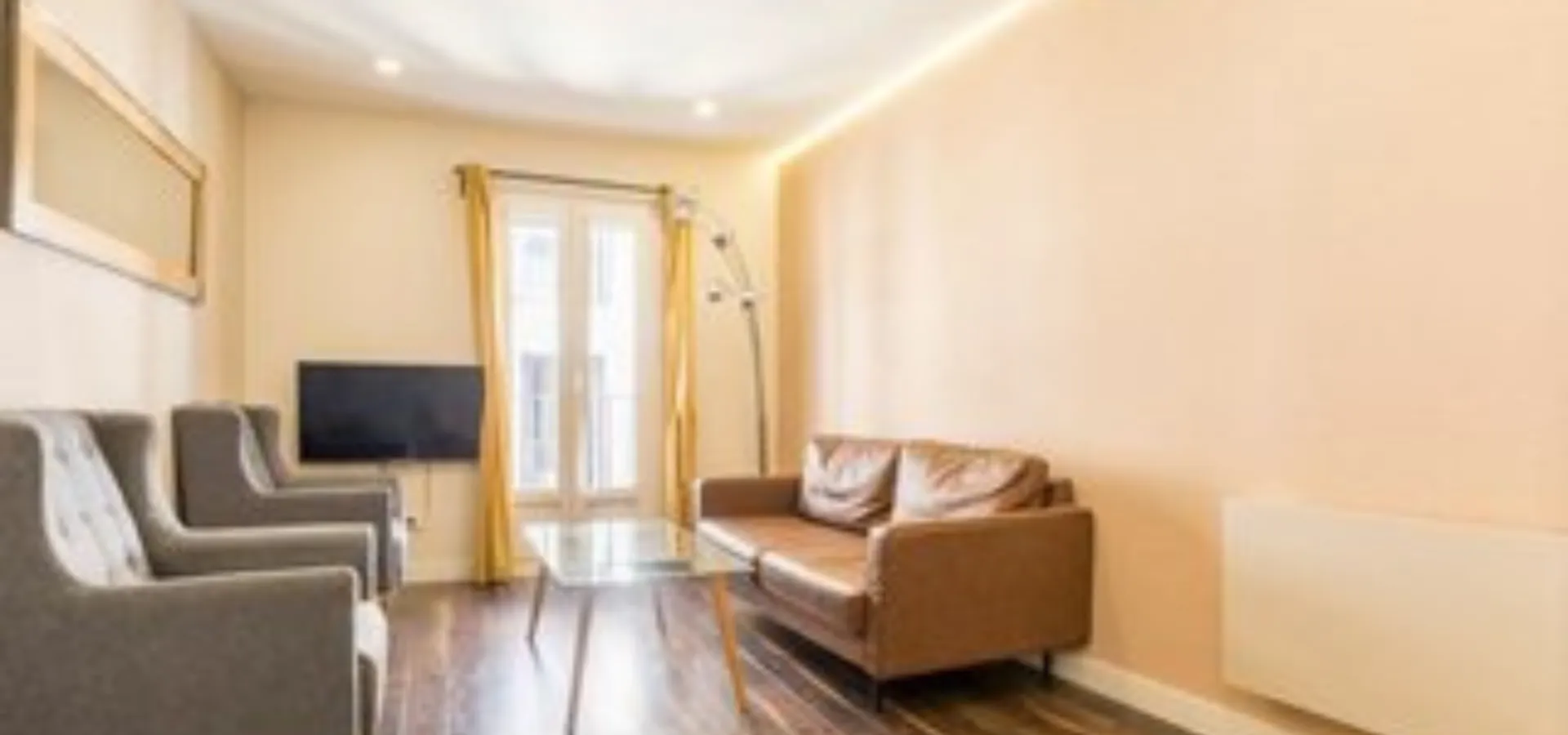 Elegant 3-Bedroom Apartment with Balcony and Modern Amenities - View 8