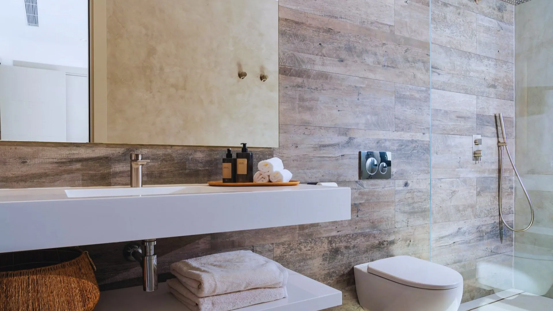 Luxurious Modern Villa for Sale in the Heart of Andalucia - View 9