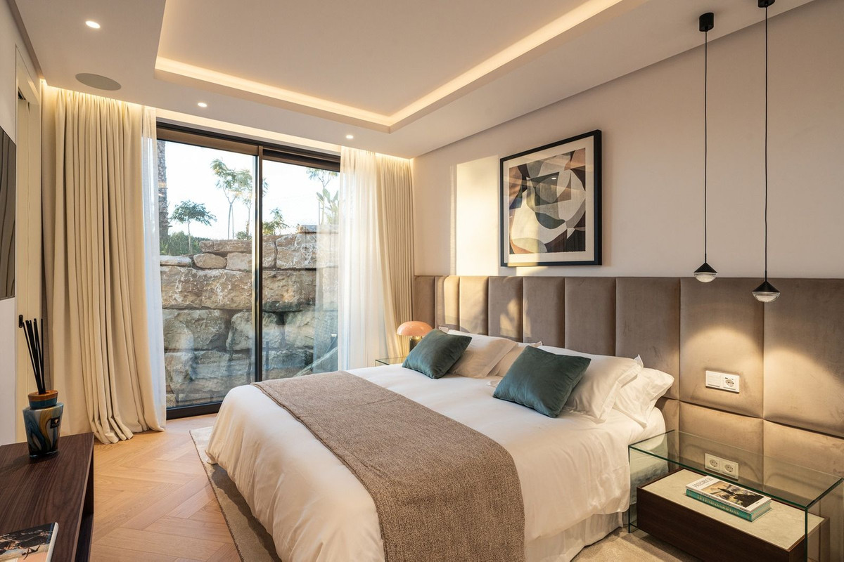 Marbella Hill Club Bespoke Mansion - View 22