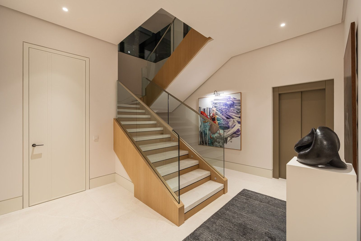 Marbella Hill Club Bespoke Mansion - View 23