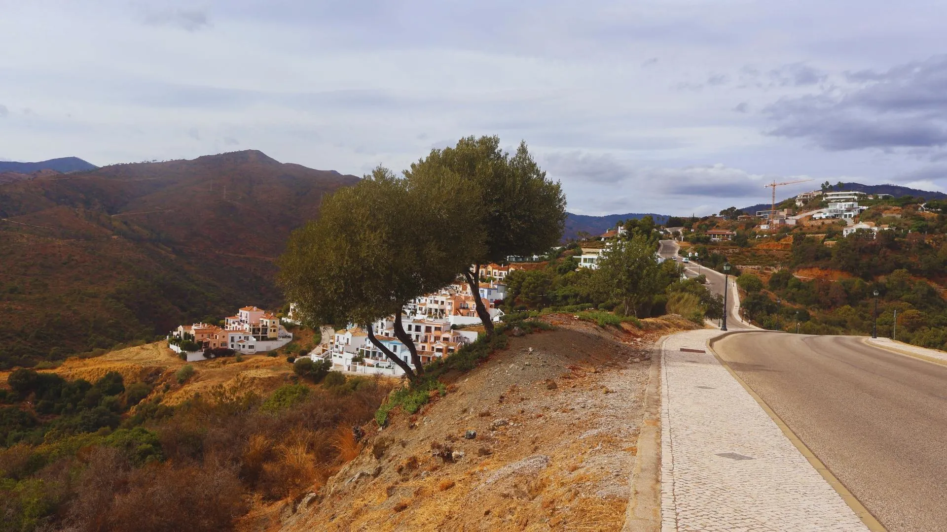 Luxury Apartments & Penthouses with Sea Views – Benahavís - View 6