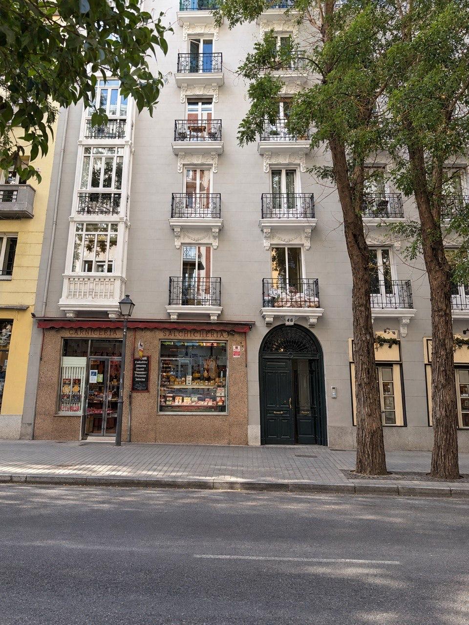 Elegant Designer Apartment in Salamanca - View 24