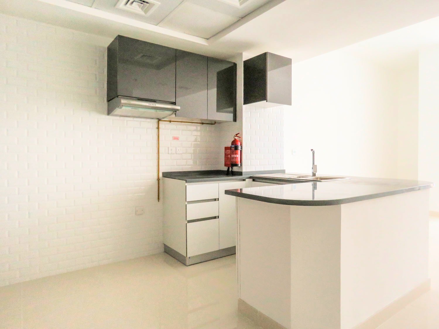 Bright Studio | Vacant | High Floor - View 6