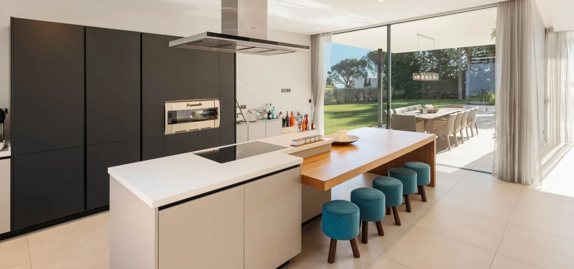 2616 m² Villa in Malaga, Spain - View 10