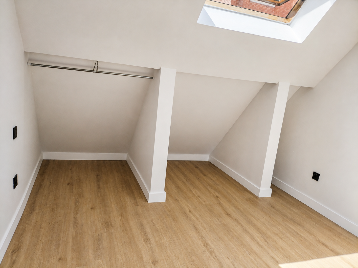 TOP-FLOOR APARTMENT WITH PRIVATE TERRACE - View 10