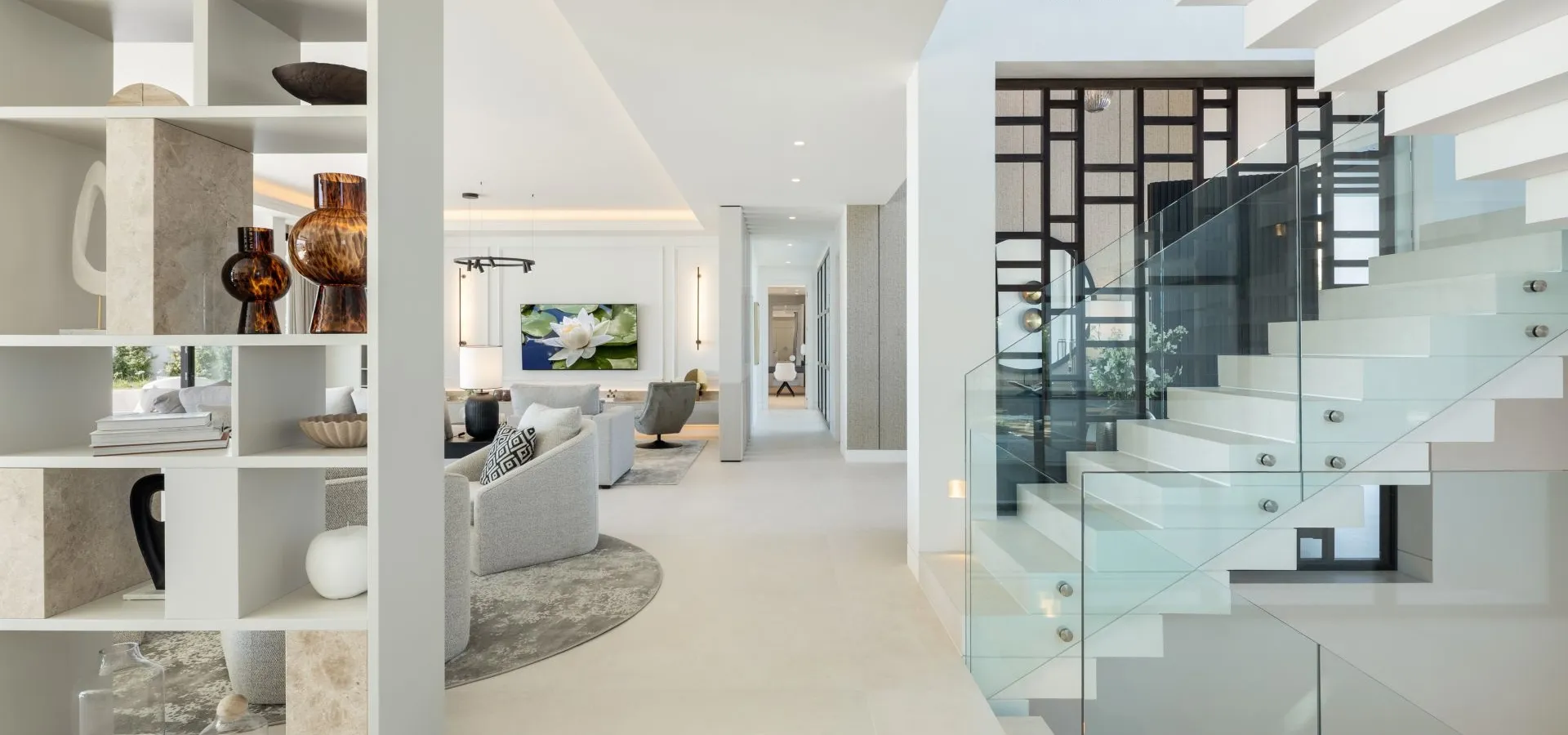 2,042 m² villa for sale in Marbella - View 8