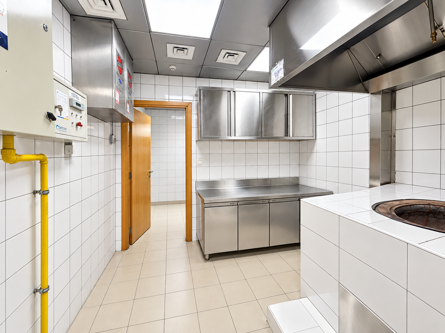 Modern Restaurant | Prime Location | Ready - View 14