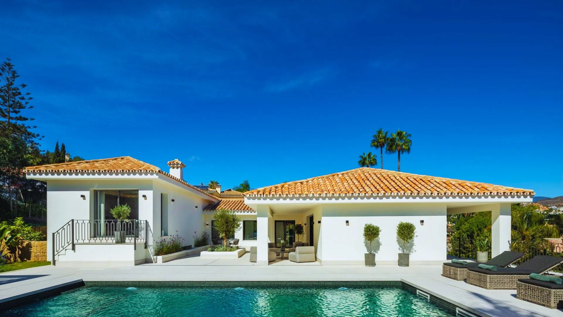 Luxury 5-Bed Villa with Sea Views – Marbella - View 8