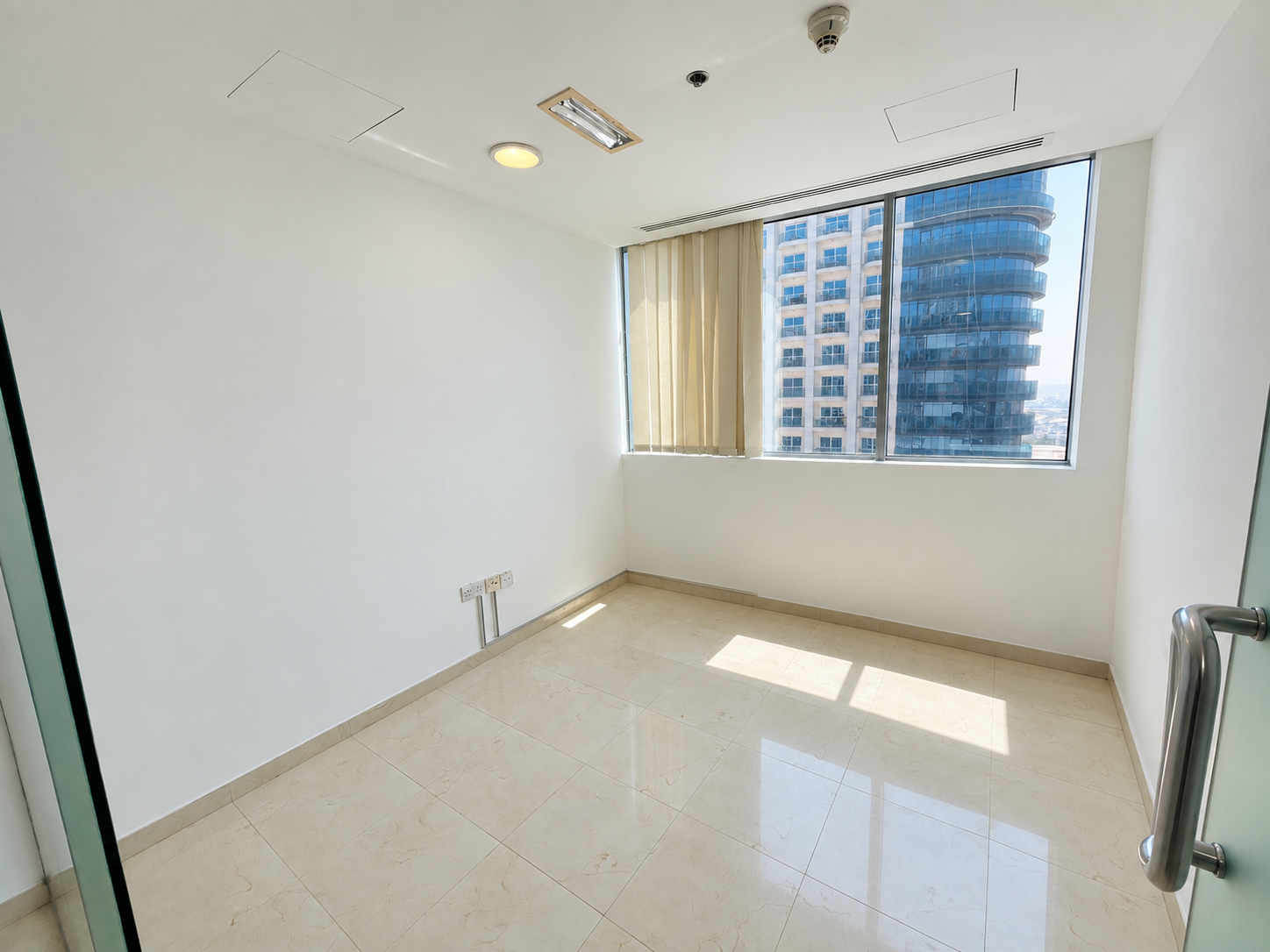 Fully Fitted Office | Glass Partitions | Vacant - View 9