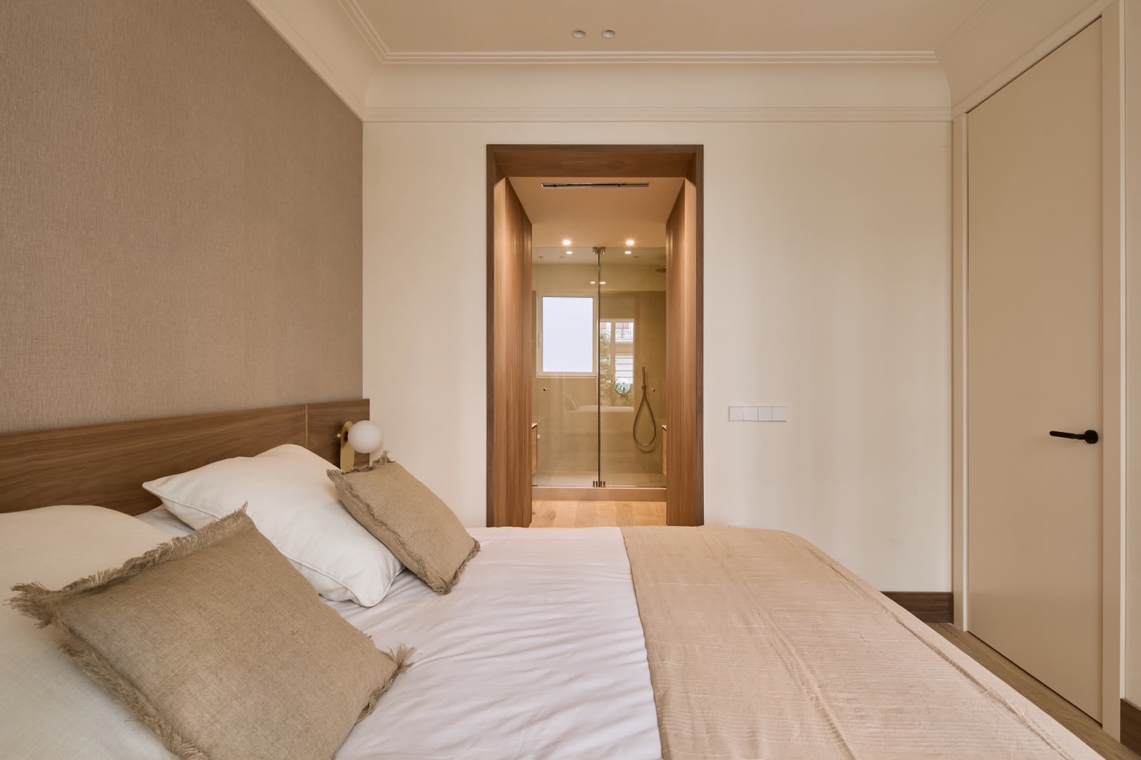 Elegant Designer Apartment in Salamanca - View 11