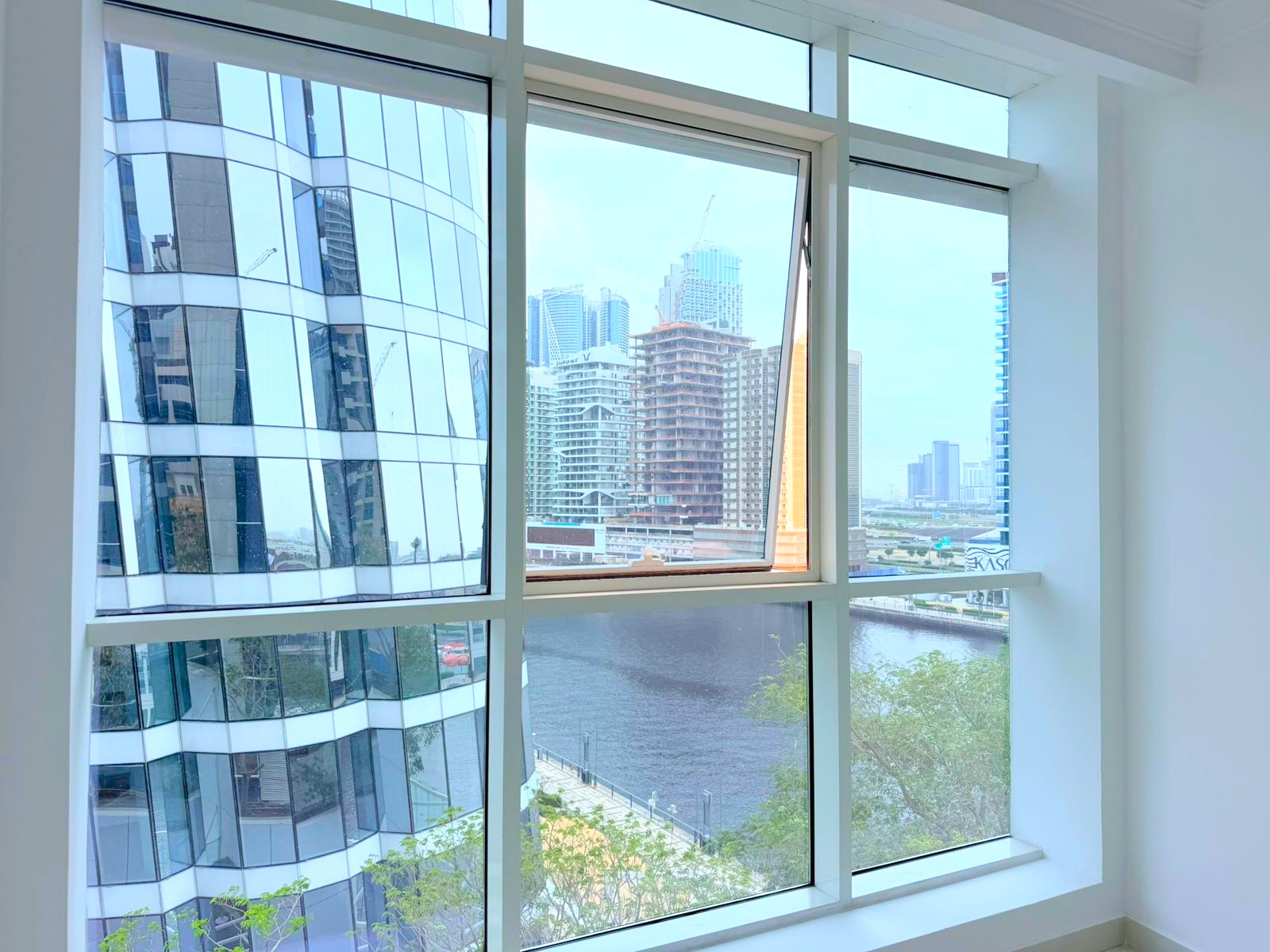 Burj Khalifa View | Spacious Layout | Vacant - View 7