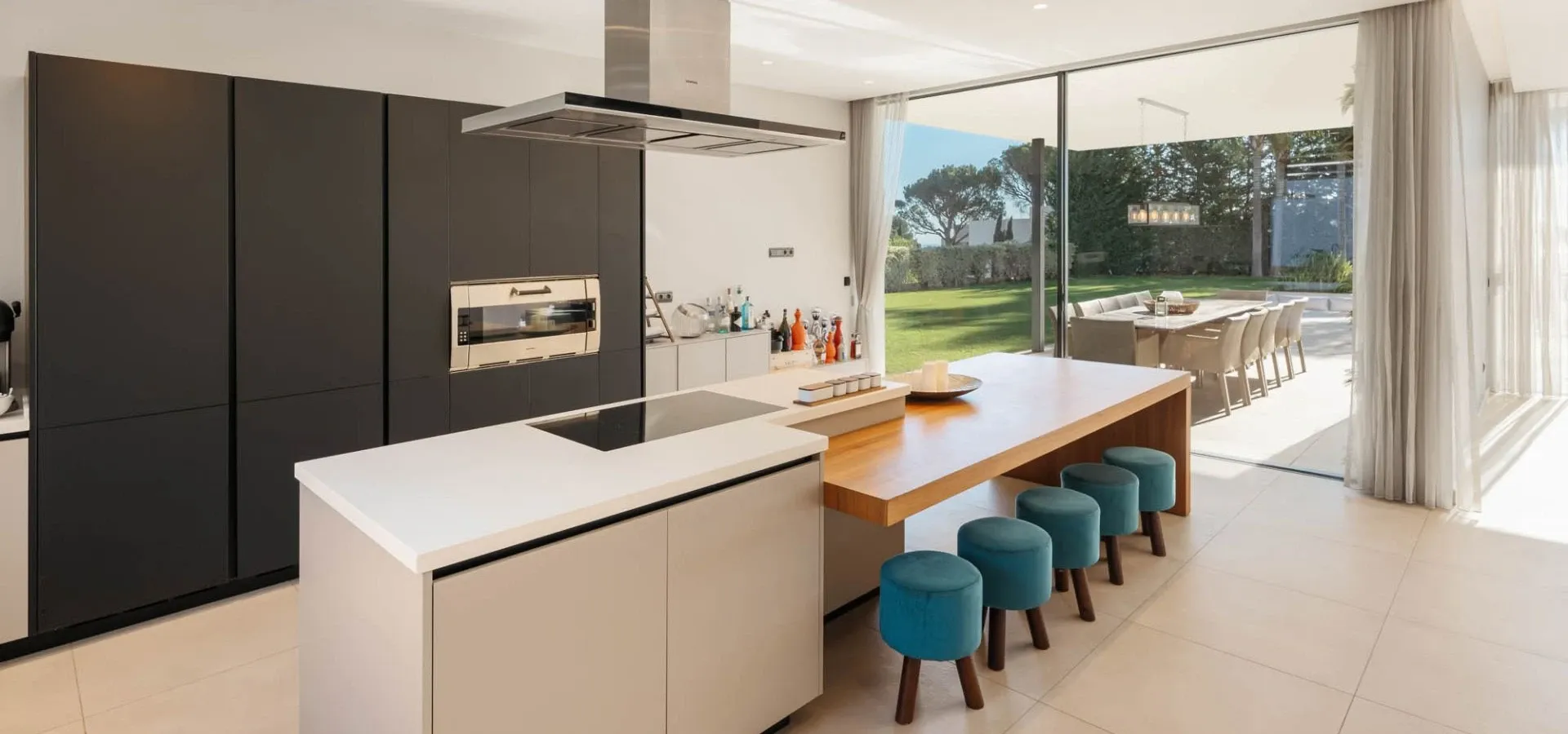 573 m² villa for sale in El Madroñal - View 6