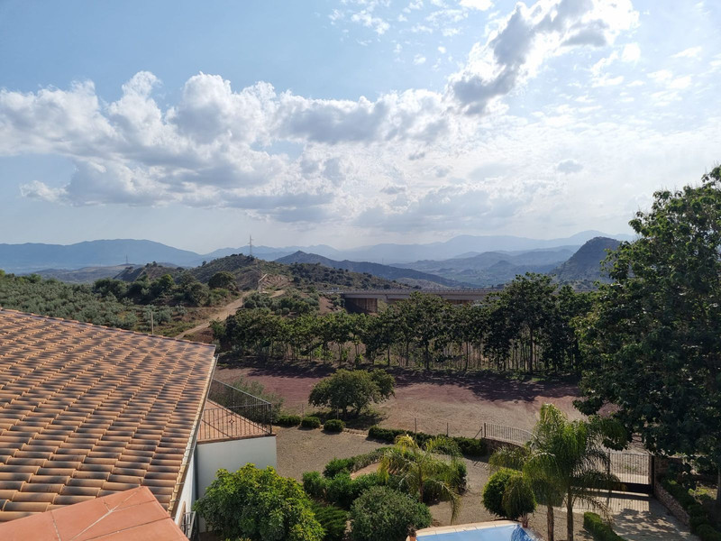 Exclusive Luxury Country Estate with Event Venue - View 9