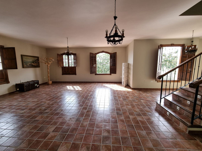 Exclusive Luxury Country Estate with Event Venue - View 13