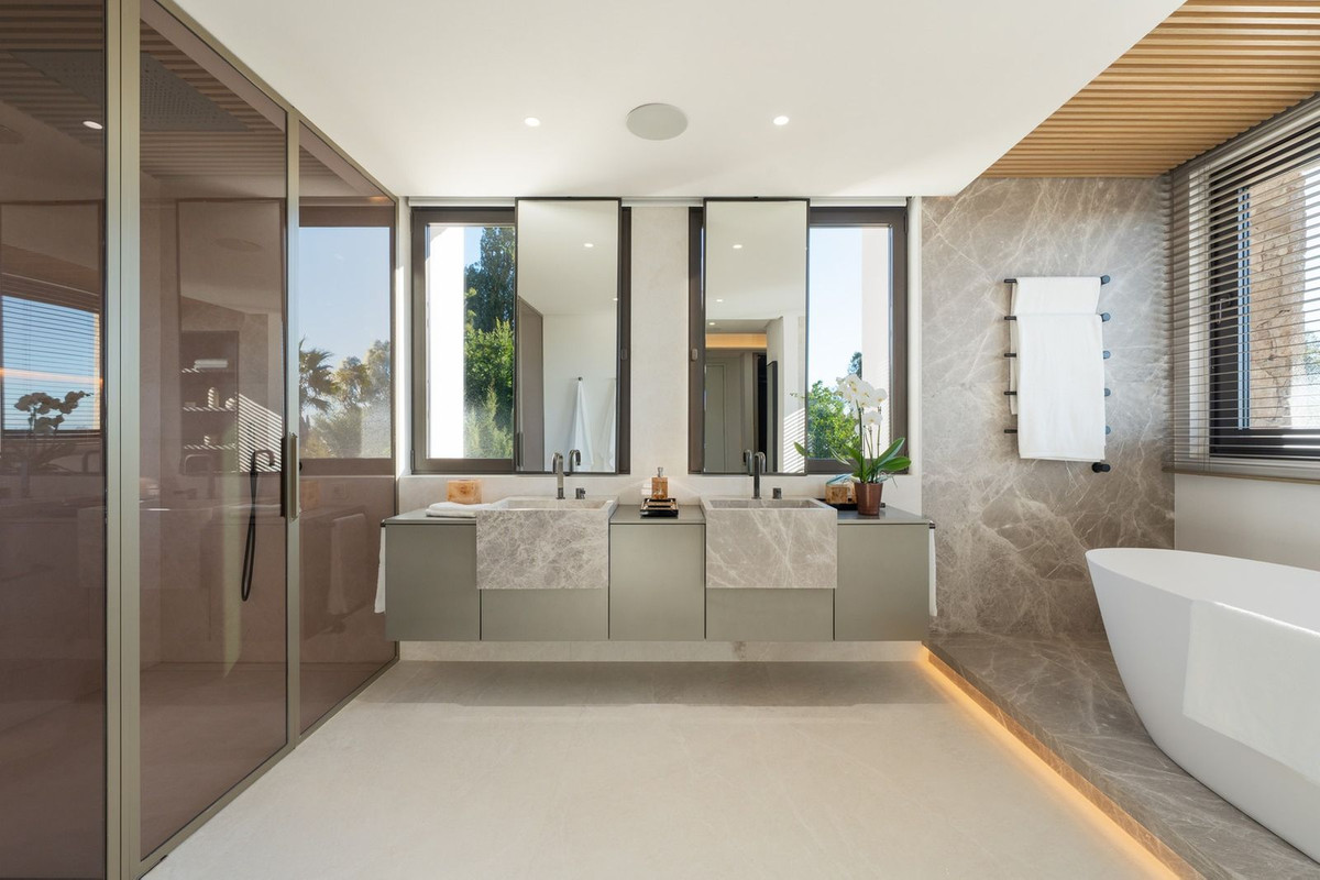 Marbella Hill Club Bespoke Mansion - View 18
